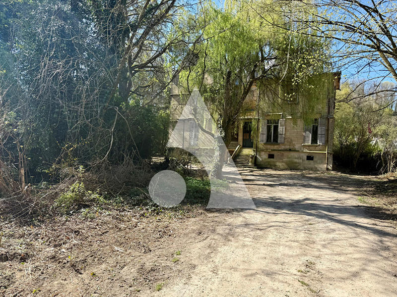 Demeure - 264 m² - 12 pièces