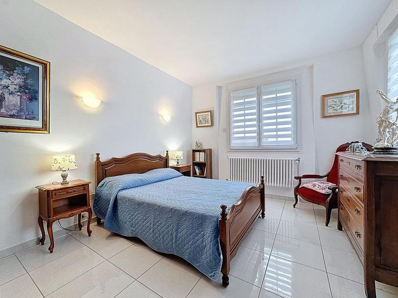 Maison - 230 m² - 9 pièces