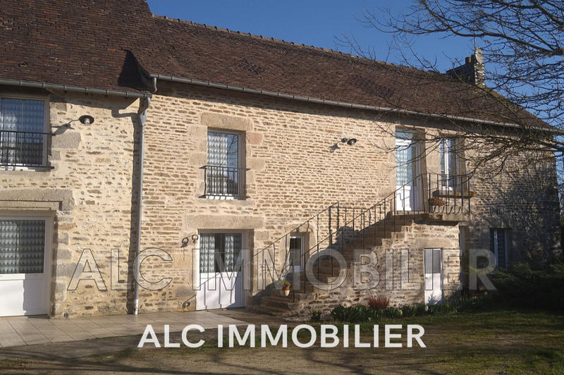 Propriété - 289 m² - 9 pièces