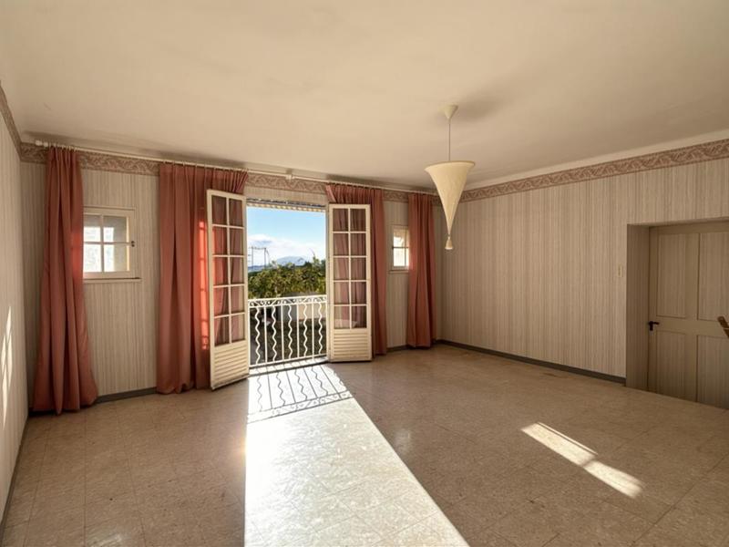 Maison - 250 m² - 7 pièces