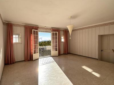 Maison - 250 m² - 7 pièces