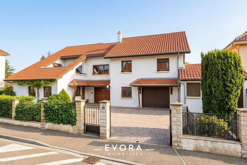 Maison - 300 m² - 7 pièces