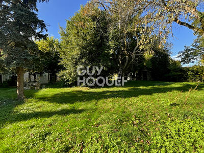 Maison - 1 119 m² - 40 pièces