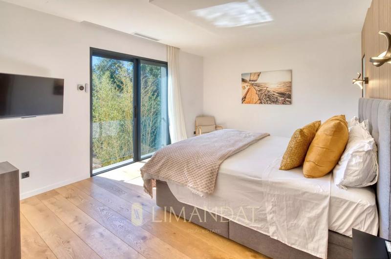 Villa - 260 m² - 8 pièces