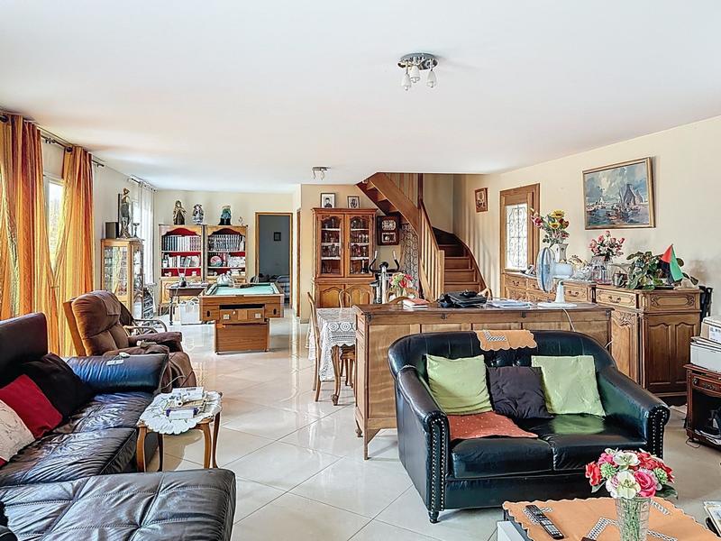 Maison - 214 m² - 8 pièces