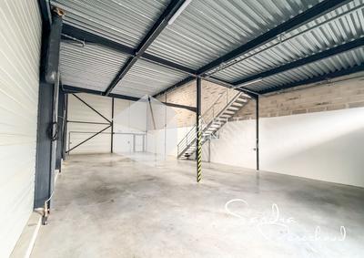 Entrepôt - 232 m²