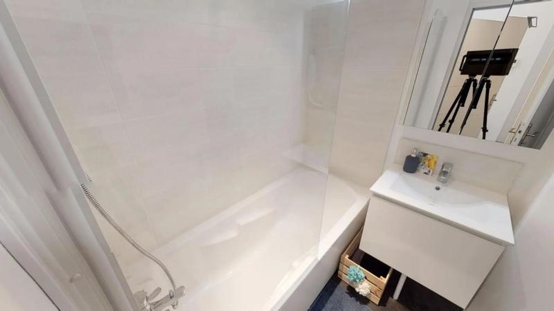 Chambre - 12 m² - 5 pièces