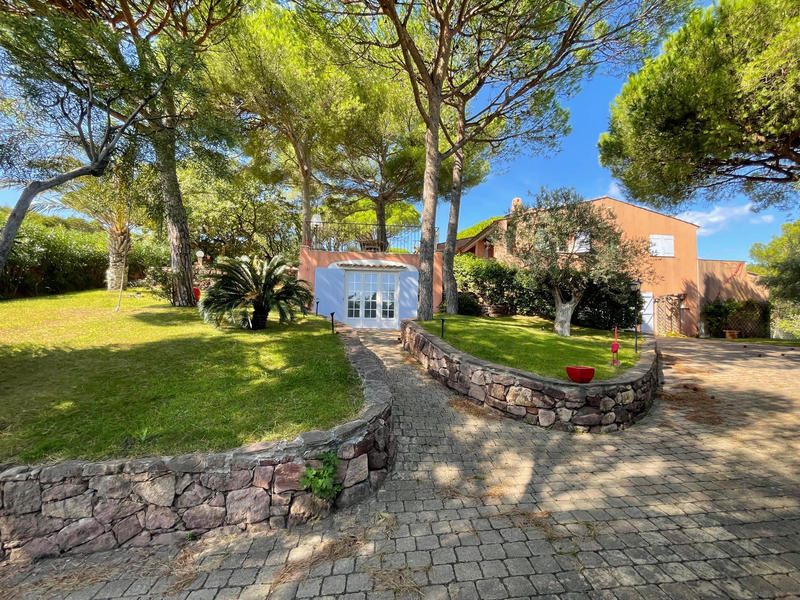 Propriété - 250 m² - 10 pièces