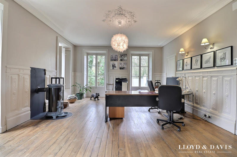 Maison - 455 m² - 13 pièces