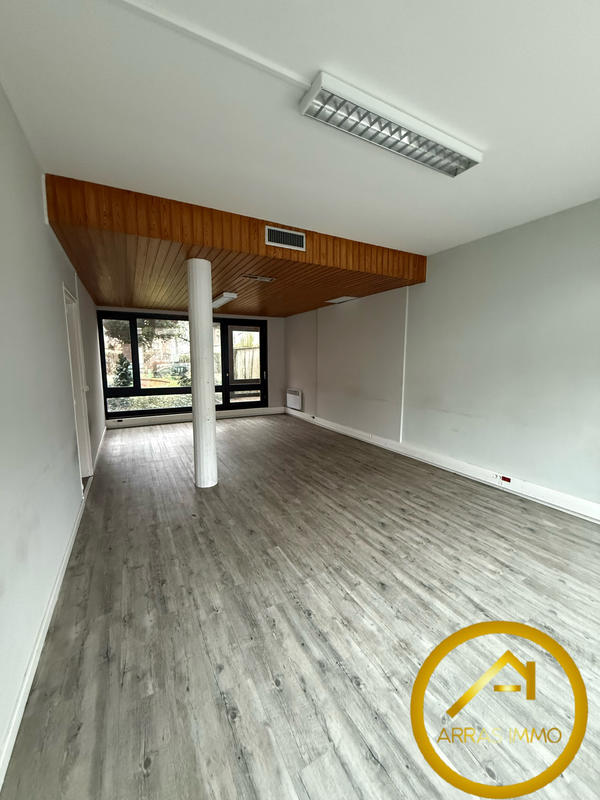 Local commercial - 210 m² - 6 pièces