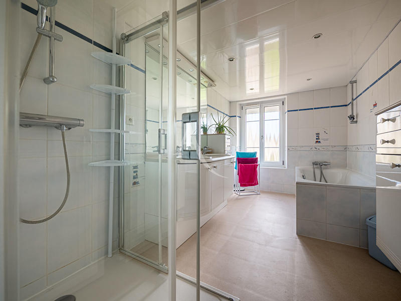 Maison - 330 m² - 8 pièces