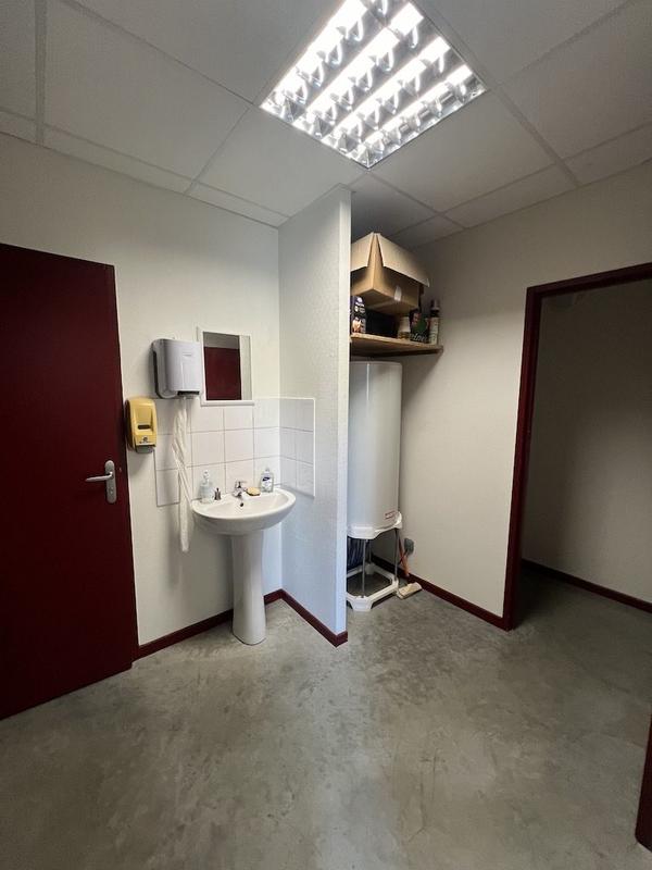 Local d'activités - 635 m² - 7 pièces