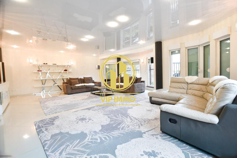 Maison - 241 m² - 6 pièces