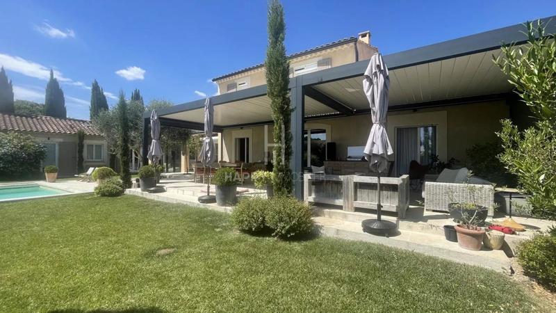 Maison - 220 m² - 7 pièces