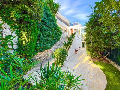 Villa - 272 m² - 6 pièces