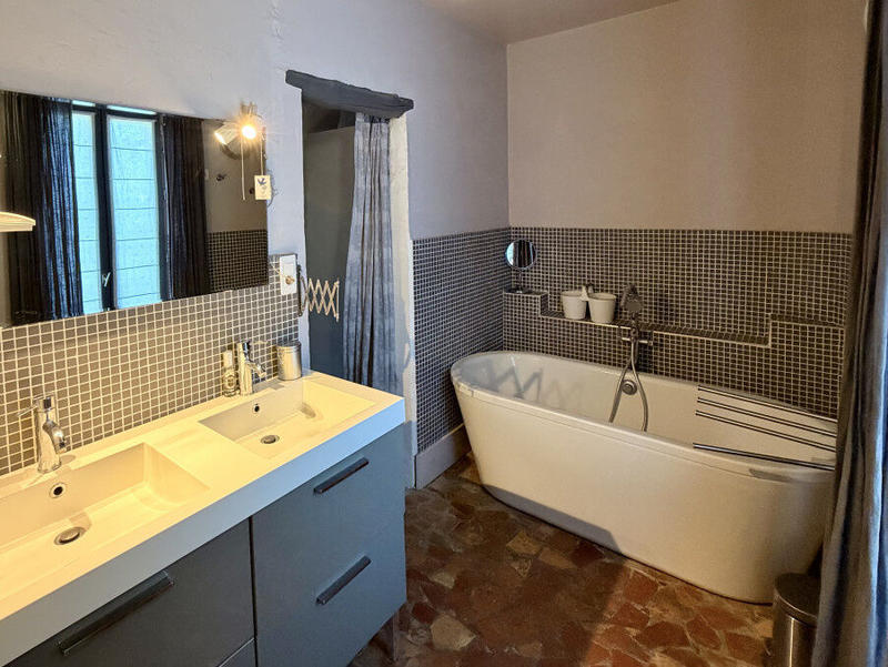 Maison - 203 m² - 6 pièces