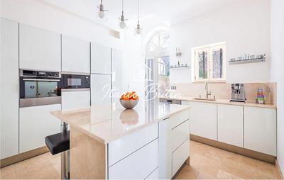 Maison - 415 m² - 14 pièces