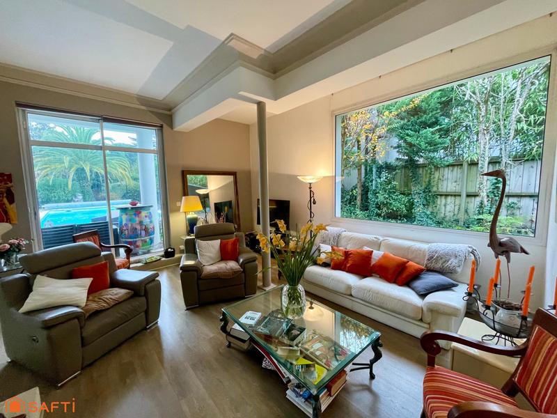 Maison - 200 m² - 6 pièces