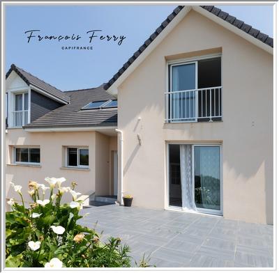 Maison - 205 m² - 8 pièces