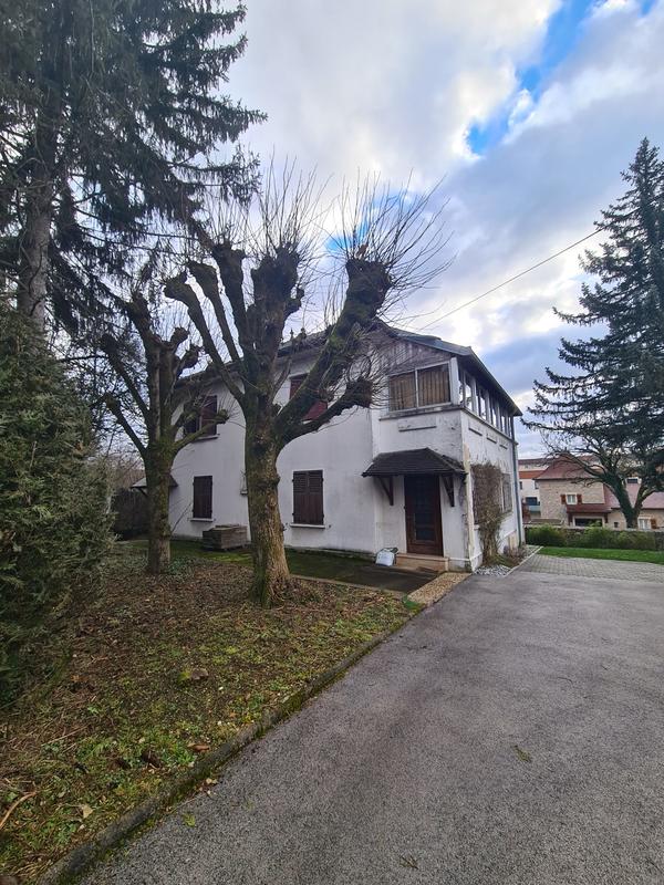 Maison - 566 m² - 15 pièces