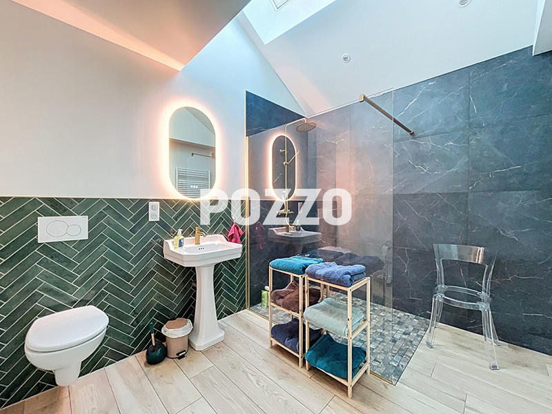 Maison - 218 m² - 8 pièces