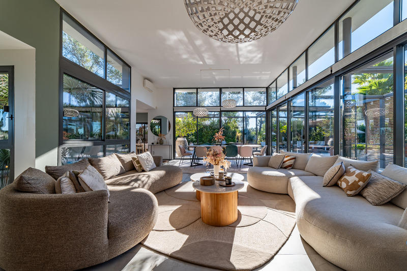 Maison - 365 m² - 8 pièces