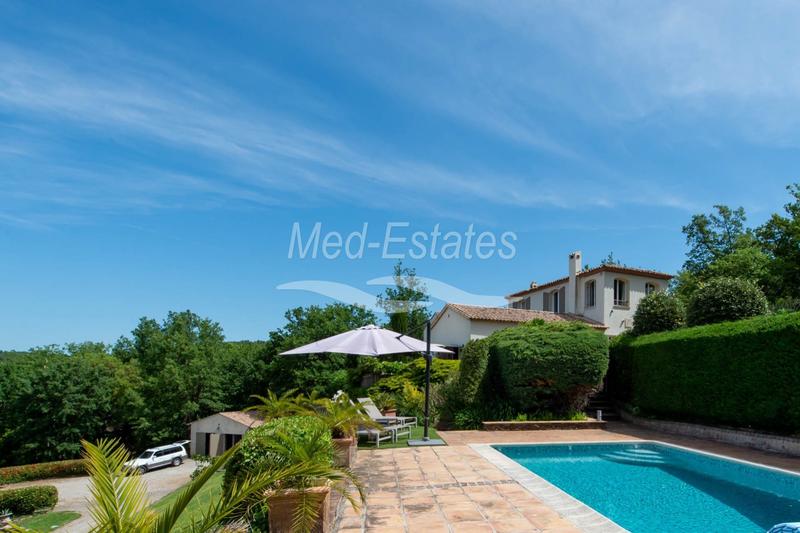 Villa - 242 m² - 8 pièces