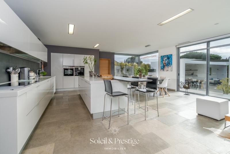 Maison - 313 m² - 8 pièces