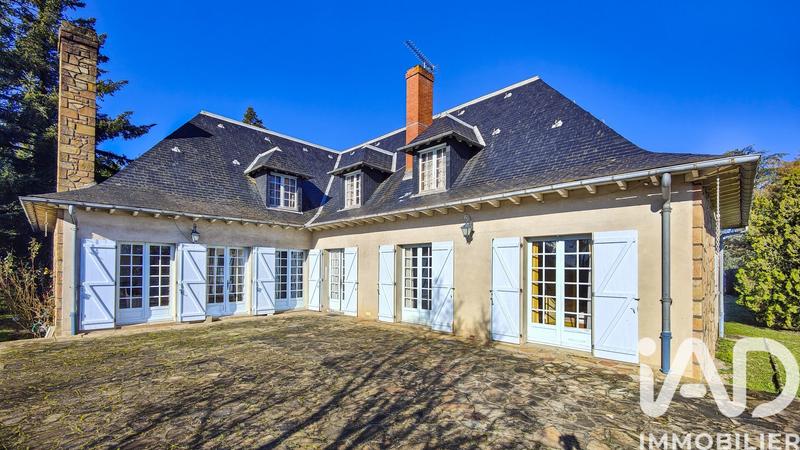 Maison - 255 m² - 9 pièces