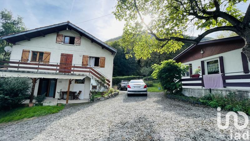 Maison - 207 m² - 15 pièces