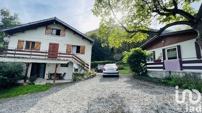 Maison - 207 m² - 15 pièces