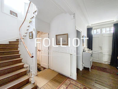 Maison - 215 m² - 10 pièces