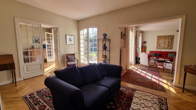 Maison - 233 m² - 8 pièces