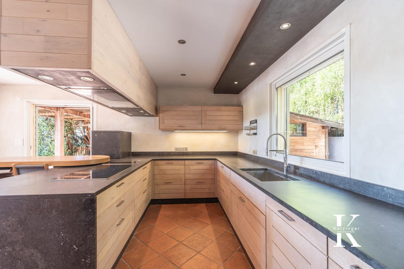 Villa - 256 m² - 6 pièces