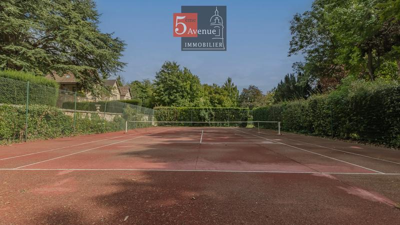 Maison - 430 m² - 11 pièces