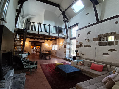 Maison - 210 m² - 6 pièces