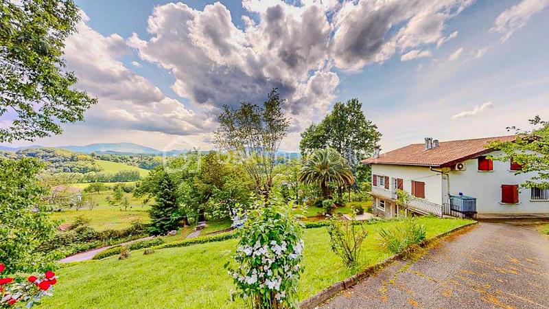 Maison - 240 m² - 10 pièces