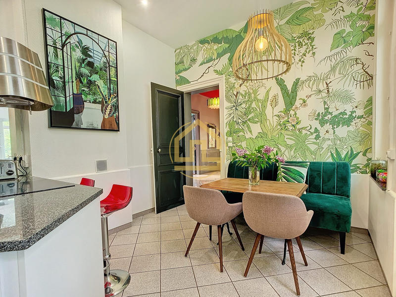 Maison - 292 m² - 9 pièces