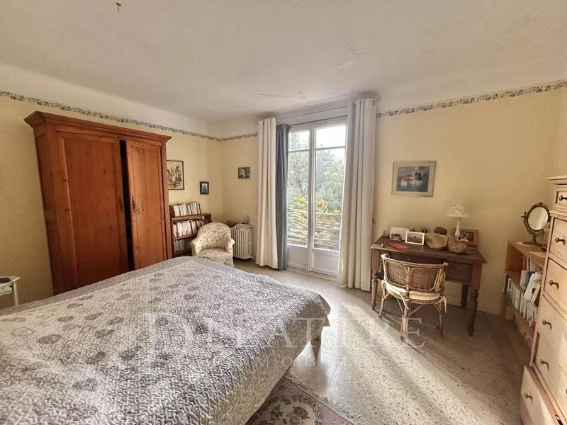 Villa - 235 m² - 10 pièces