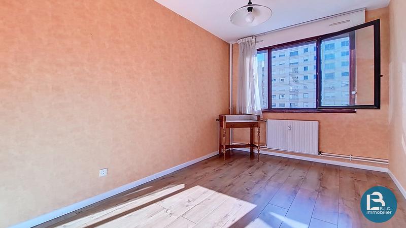 Appartement - 98 m² - 5 pièces