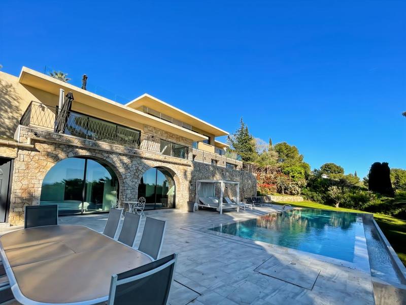 Maison - 372 m² - 7 pièces