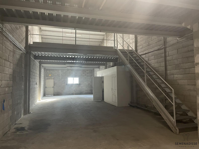 Entrepôt - 200 m²