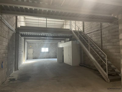 Entrepôt - 200 m²