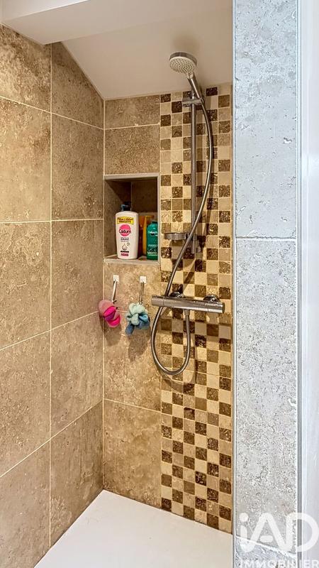 Maison - 181 m² - 9 pièces