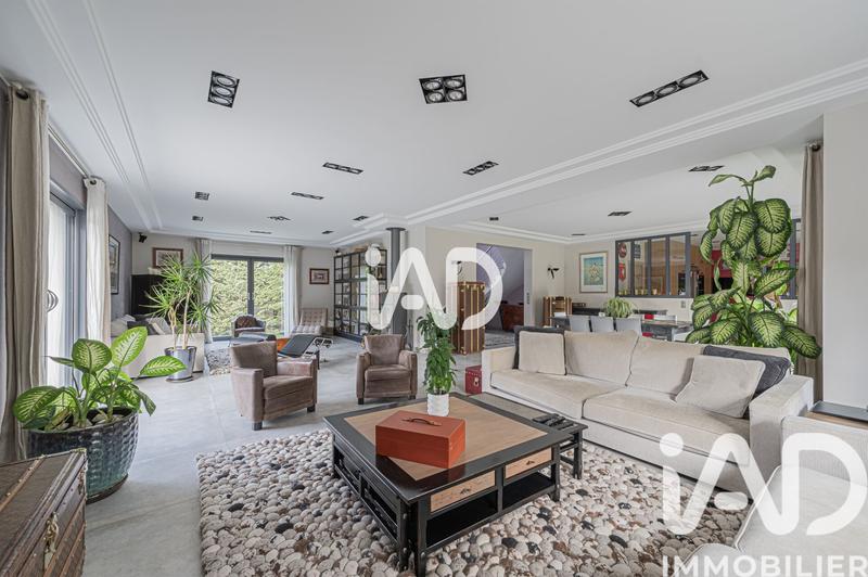 Maison - 527 m² - 9 pièces