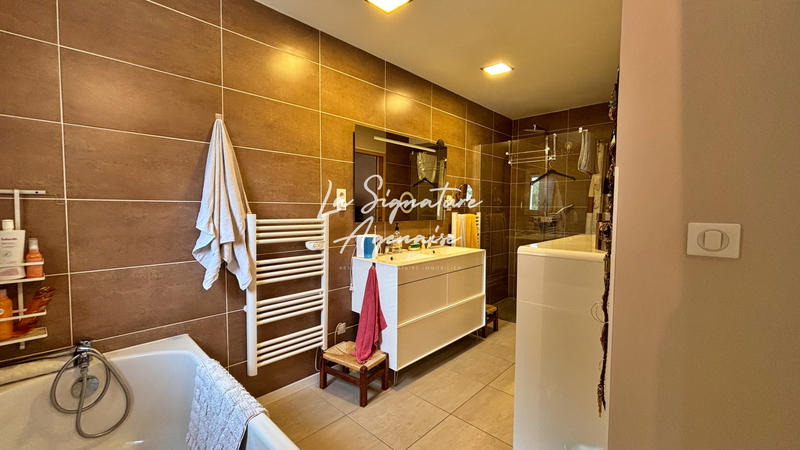 Maison - 230 m² - 7 pièces