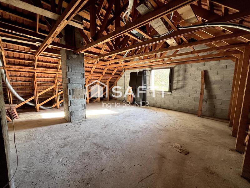 Maison - 257 m² - 9 pièces