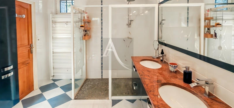 Maison - 196 m² - 6 pièces