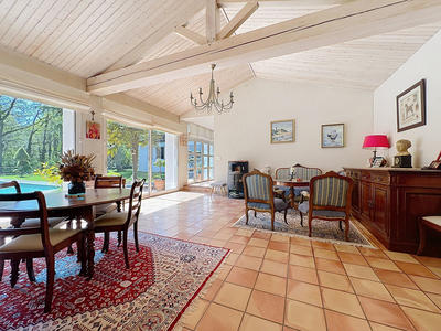 Maison - 232 m² - 7 pièces