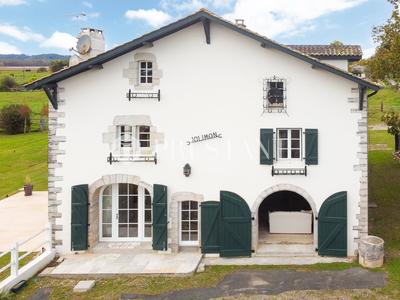 Maison - 410 m² - 10 pièces